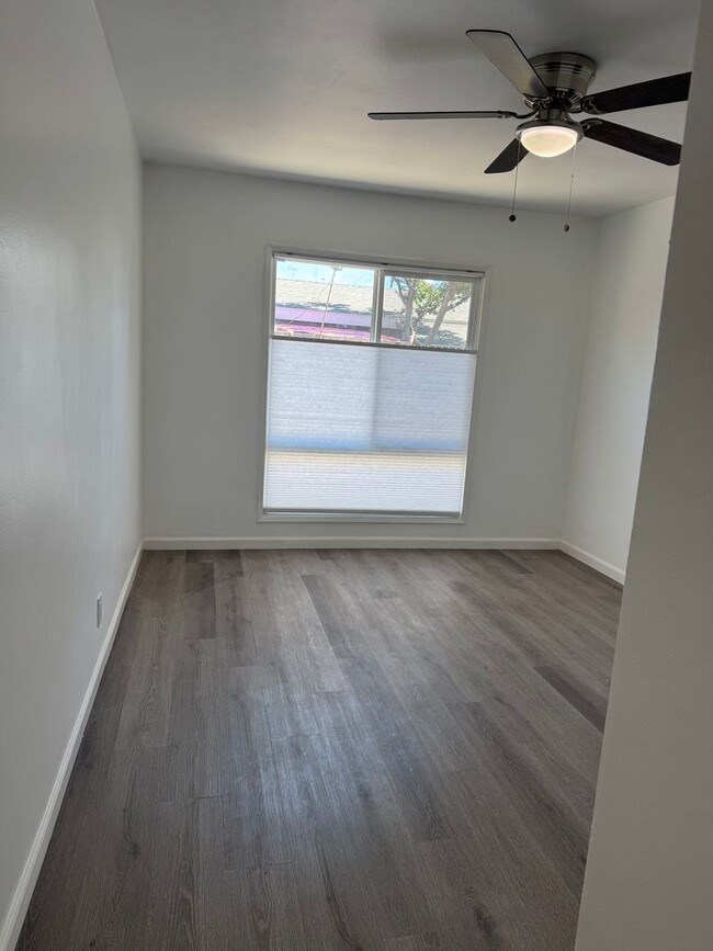 Photo - Saticoy 14937/Tung Unit 14937 Saticoy St 2