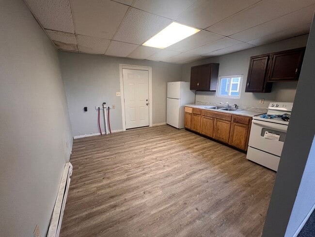 Building Photo - Preleasing for August 2026! 2 Bedrooms Home located in Downtown Muncie!