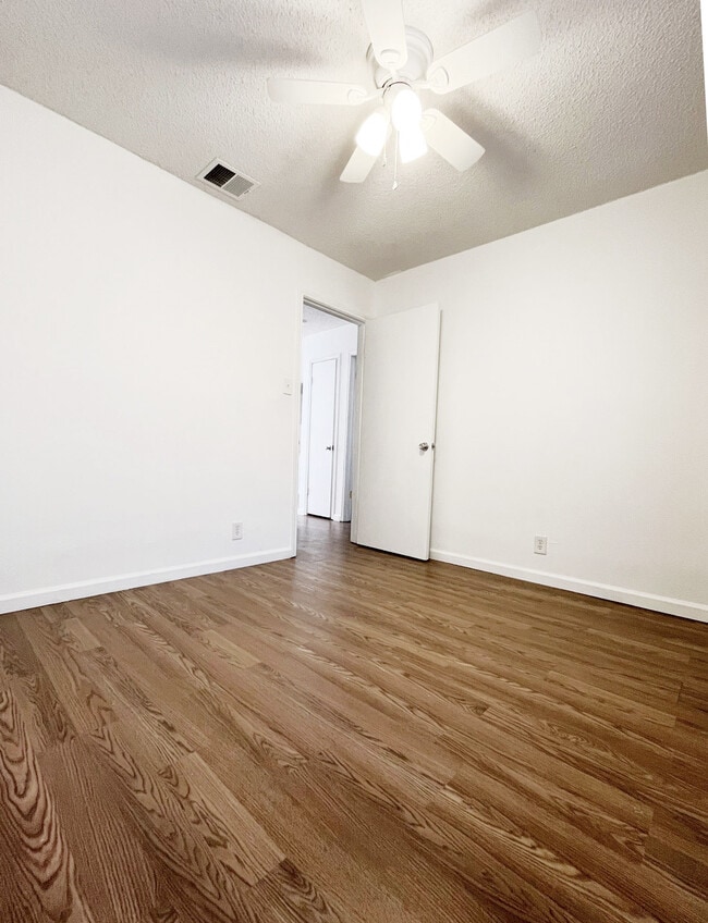 Photo - 14431 Edgemont St