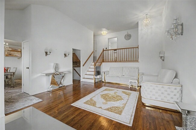 6 Westwind Rd