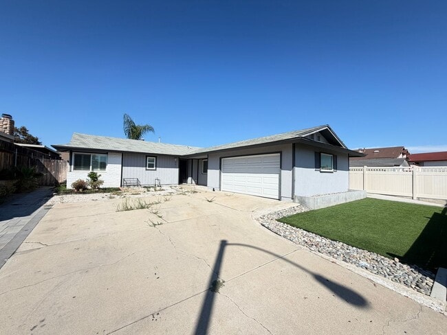 Building Photo - 551 Glencrest Dr