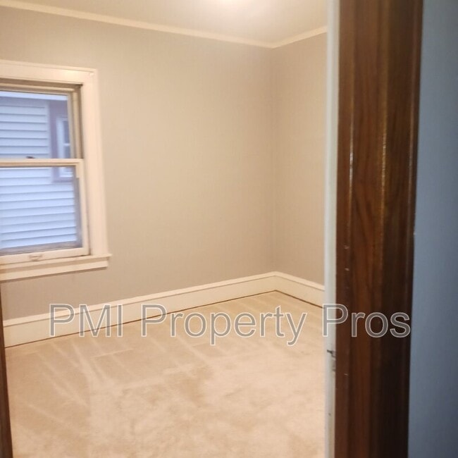 Building Photo - 2604 N 50th St Unit Lower