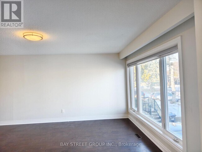 Photo - 2615 Windjammer Rd