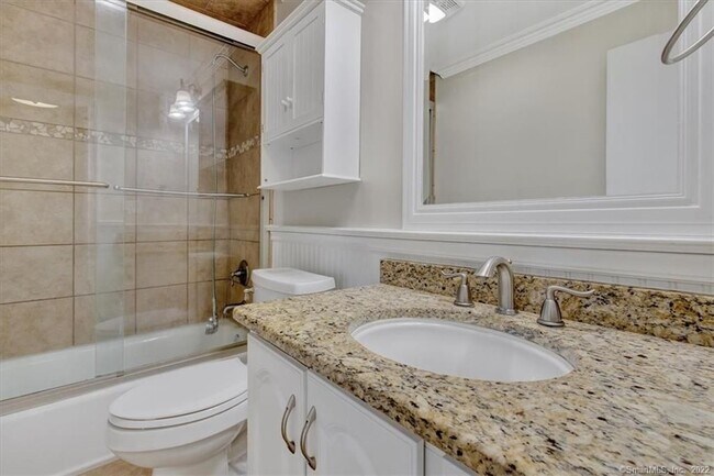 17 Greenbriar Dr Unit # a
