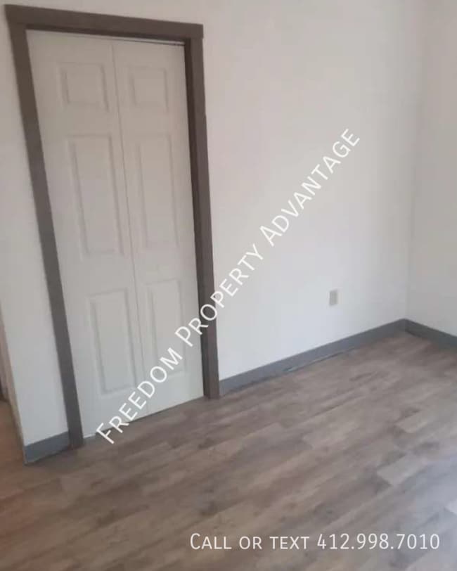 Photo - 1943 Broadway Ave Unit B