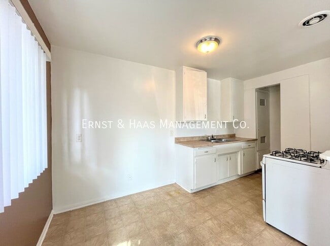 Photo - 2909 E 6th St Unit B