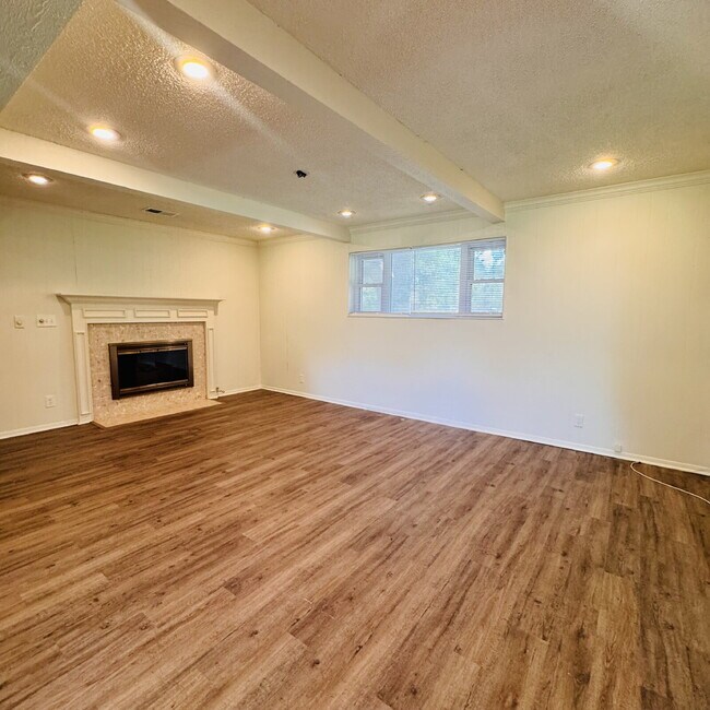 Photo - Experience Spacious Elegance: 3-Bedroom Home with Granite Countertops in Port Neches!