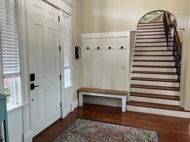 Photo - Very Spacious 6 bedroom home with amazing ...