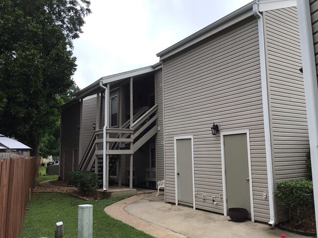 Building Photo - 176 April Point Dr N Rental