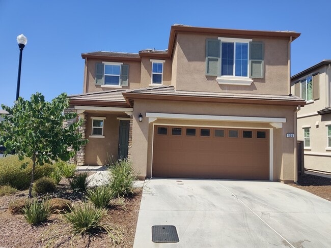 Building Photo - Beautiful 3 bedroom, 2.5 bathroom in Roseville!