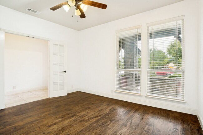 Photo - Spacious & Charming Home in Desirable Savannah Community