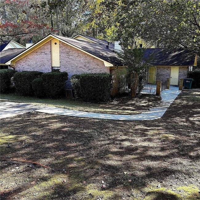 Photo - 1233 Shannon Way SW