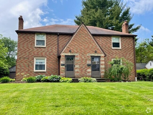 Building Photo - WOODLAND - Exceptional 2 Bedroom Available! Unit 459 Rental