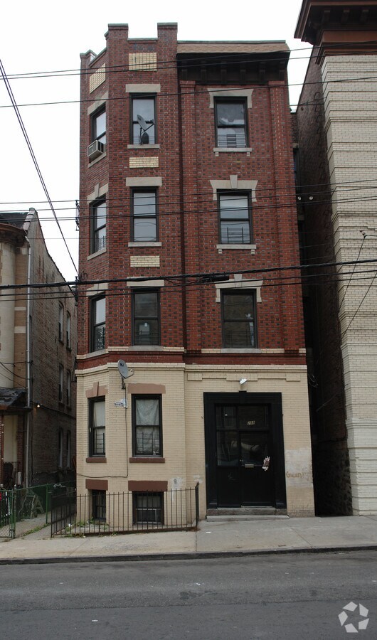 Photo - 288 Hawthorne Ave Apartments