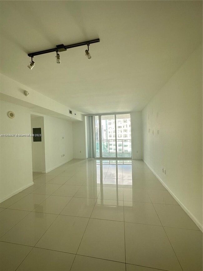 Building Photo - 951 Brickell Ave Unit 2901