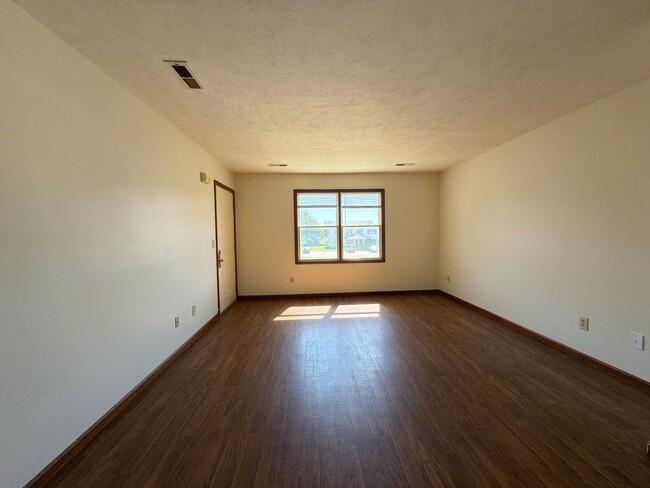Building Photo - 209 Stonewall Ct Unit APT. 3