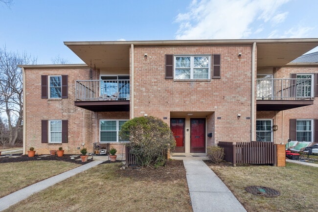 Building Photo - 517 Old Forge Crossing Unit 517