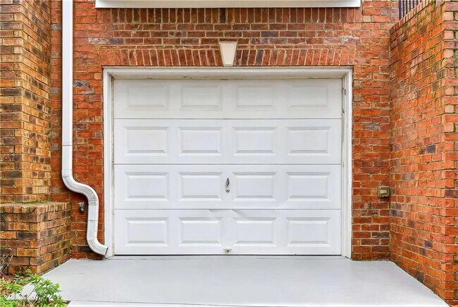 Photo - 438 Tioram Ln SE