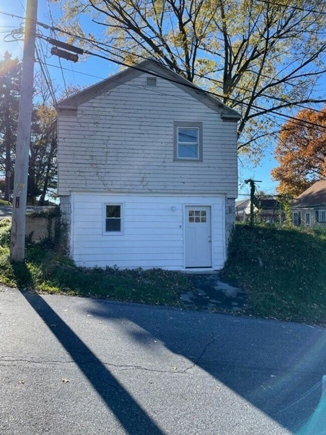 1 Bedroom 1 Bath Single Family Home in Obe... - 1 Bedroom 1 Bath Single Family Home in Obe...