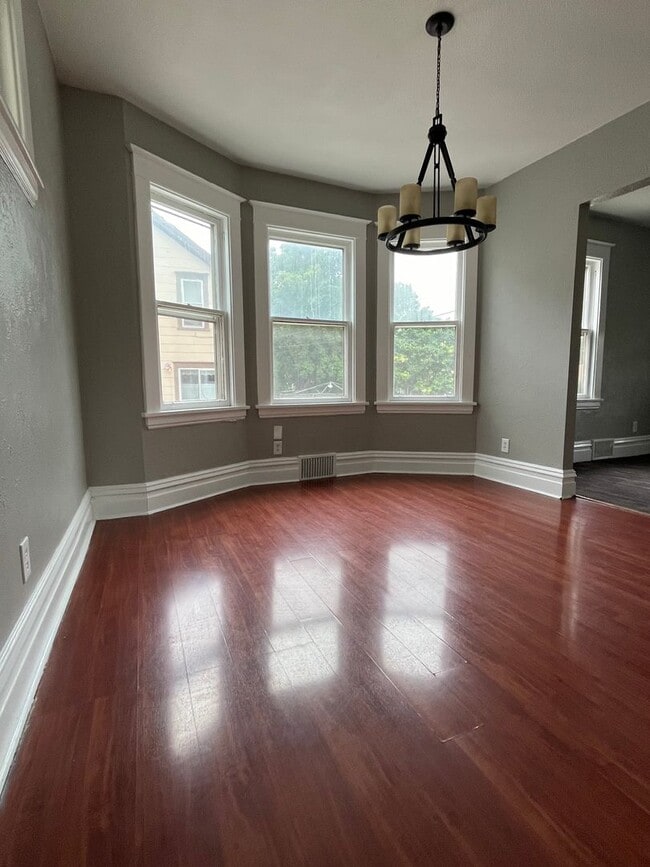 Photo - Amazing 3 Bedroom 1 Bathroom Home in West St. Paul