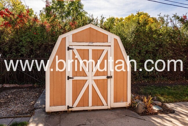 Photo - 646 E 5640 S House