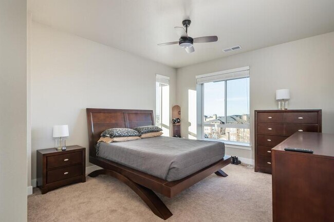 Photo - 981 S Sable Blvd