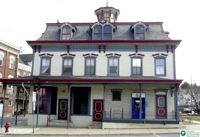 Building Photo - 701 Main St Unit 2