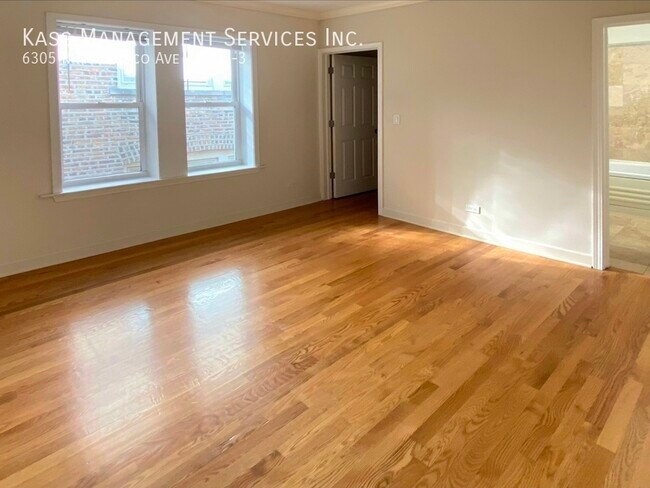 Photo - 6305 N Francisco Ave Unit 6305-3