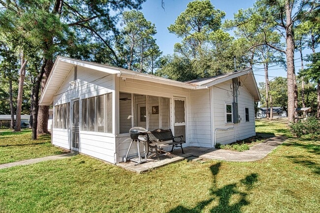 Photo - 201 White Dr