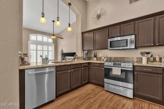 Photo - 1138 E Amberwood Dr House