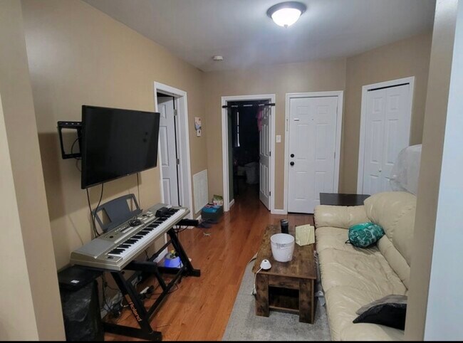 Photo - 591 Christopher St Unidad #2