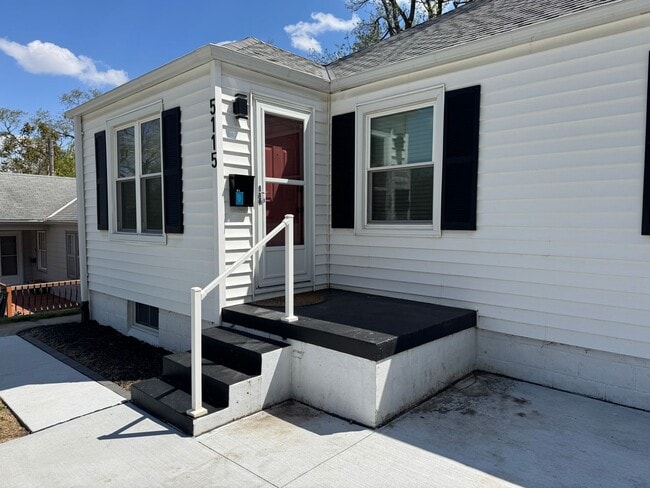 Photo - Massive Parking + Finished Basement Near UNMC & Downtown – $2,000/mo