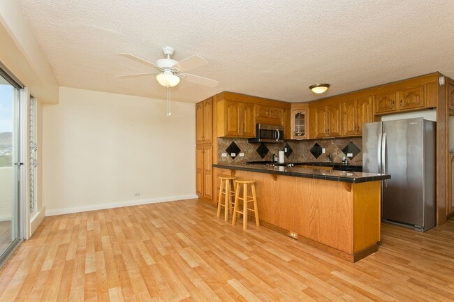 Photo - 3 bed, 2 bath, 1 parking in Waikiki with D...