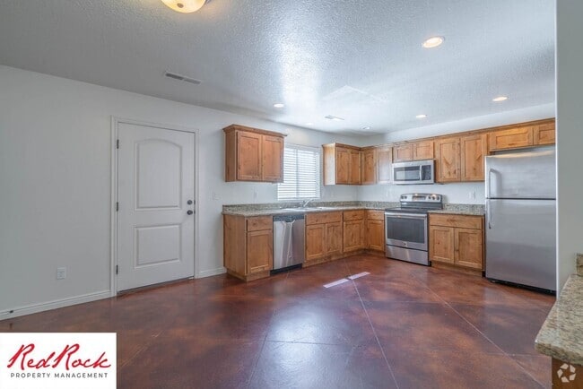 Building Photo - DOG-FRIENDLY 3 Bedroom Townhome with INTER...