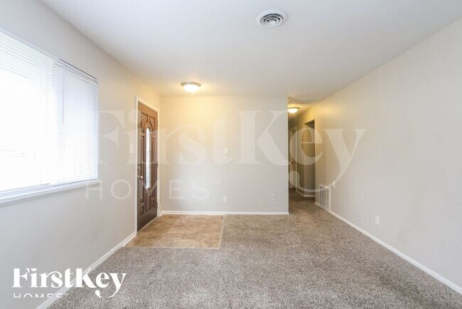 Photo - 221 Grovewood Dr