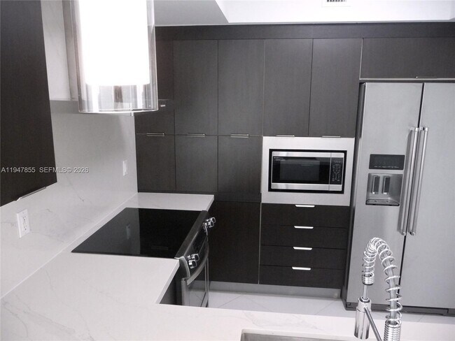 250 Sunny Isles Blvd