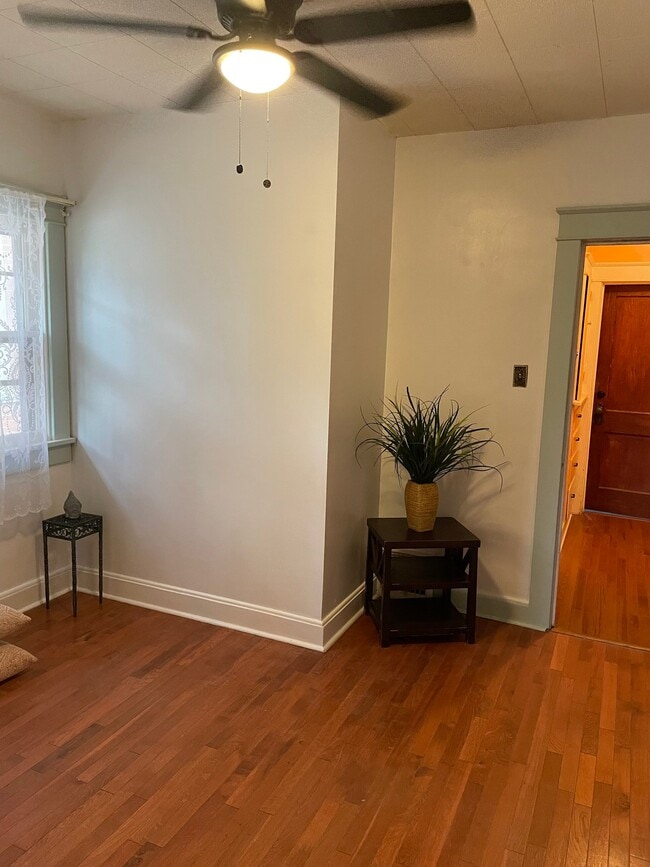 Photo - 2801 Clermont St