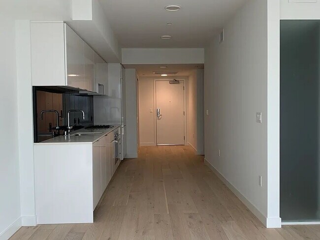 Photo - "Charming Urban Oasis: Spacious 1-Bedroom Retreat in the Heart of San Francisco!"