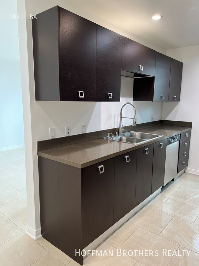 Photo - 1418 N Poinsettia Pl Unit 6