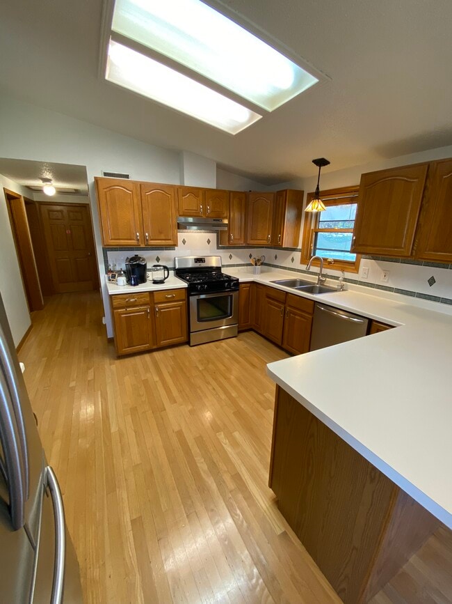 Kitchen - 1101 Sugar Loaf Rd