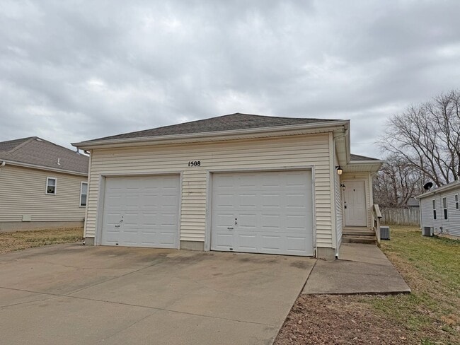 Photo - 1508 W Rainey St Unit B