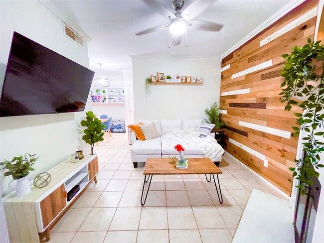 Building Photo - 921 Marine Dr Unit 214