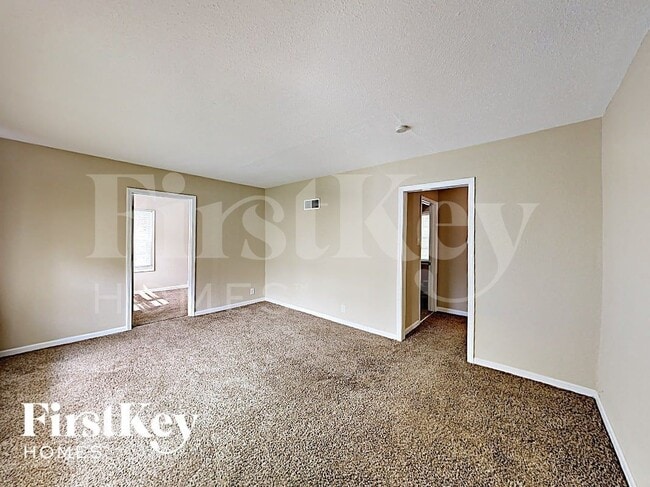 Photo - 815 St Jean St