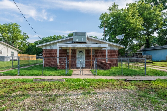 Photo - 316 W 6th Ave House