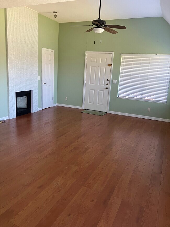 Photo - 320 Black Oak Ct Unit 320 black oak 201