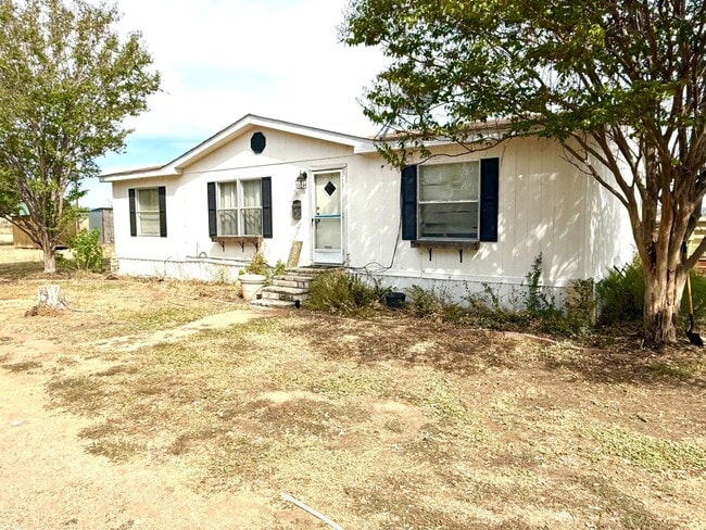 Photo - Available Now! 2 ACRE LOT! Spacious 3 Bedr...