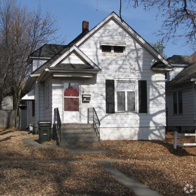 Building Photo - 710 W Stoughton Street Rental