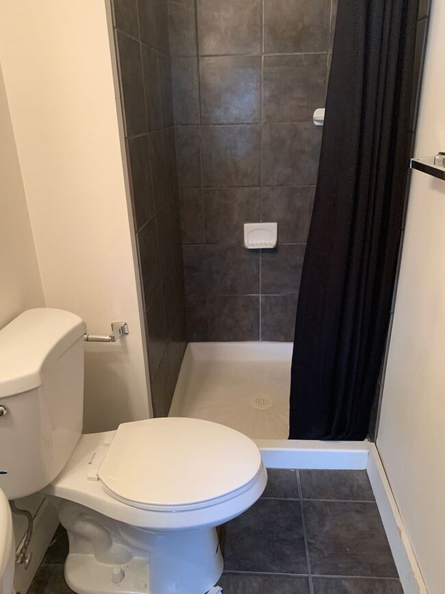 Building Photo - 3950-3952 Woolslayer Unit 3950