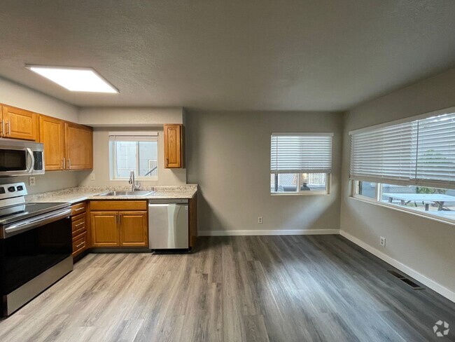 Building Photo - Remodeled 2 bed 1 bath close to Mid Town Unit 1 Rental