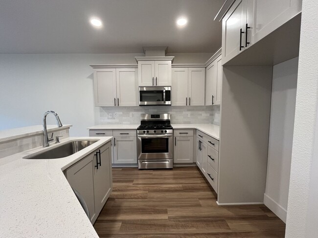 Photo - Modern 2022-Built 3-Bedroom Home with Open Layout, Entertainer’s Kitchen. Near Parks & Playgrounds